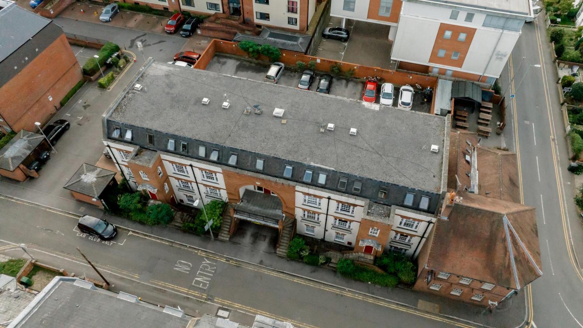 Starhost Residences - Central 3 Bed Apartment At Regents Court, Newbury 纽伯里 外观 照片
