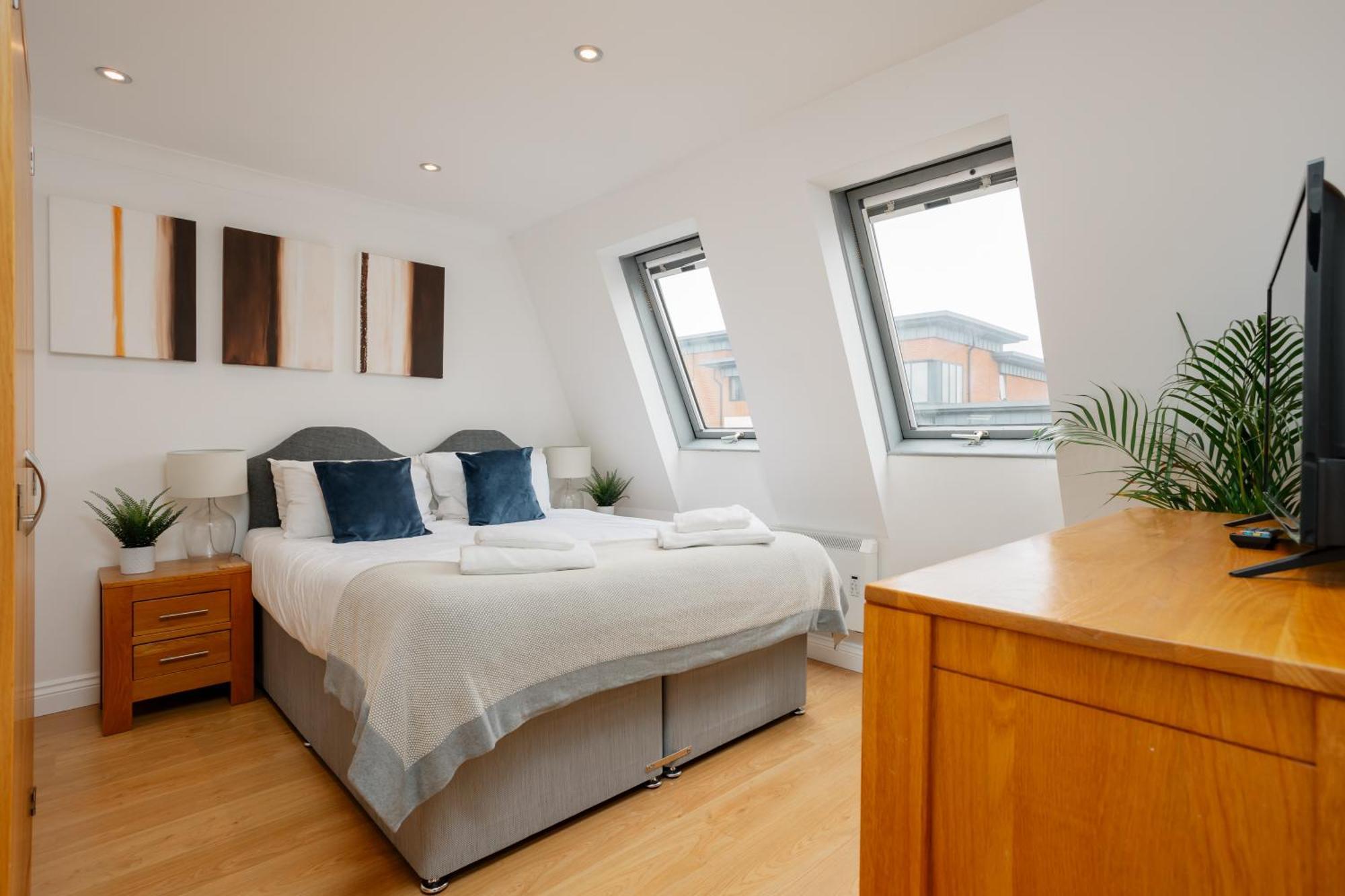 Starhost Residences - Central 3 Bed Apartment At Regents Court, Newbury 纽伯里 外观 照片