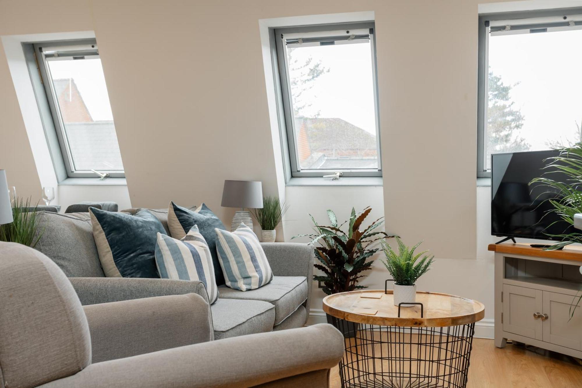 Starhost Residences - Central 3 Bed Apartment At Regents Court, Newbury 纽伯里 外观 照片
