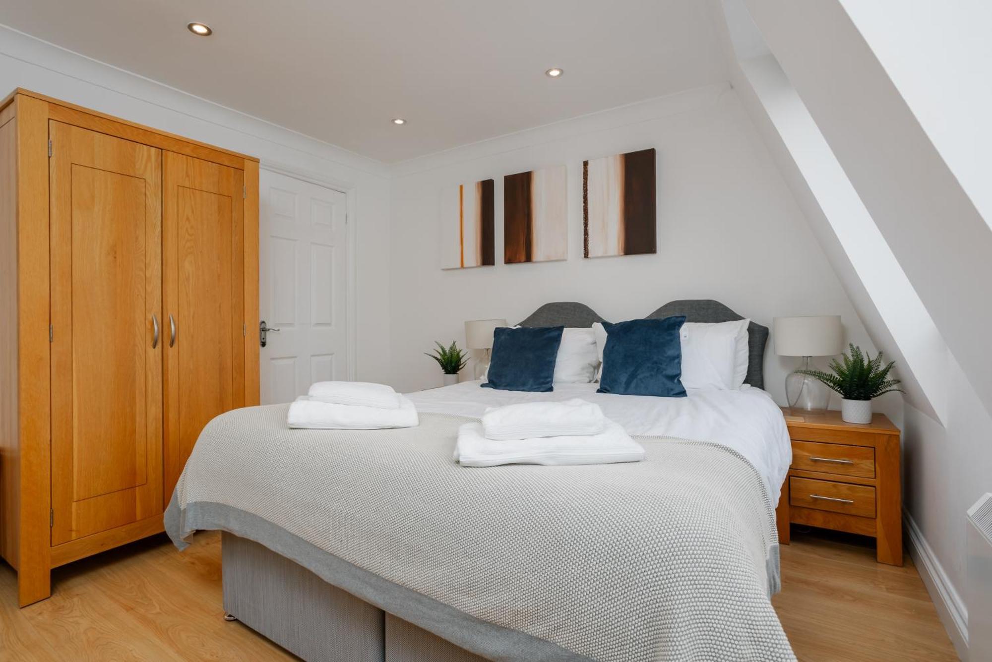 Starhost Residences - Central 3 Bed Apartment At Regents Court, Newbury 纽伯里 外观 照片