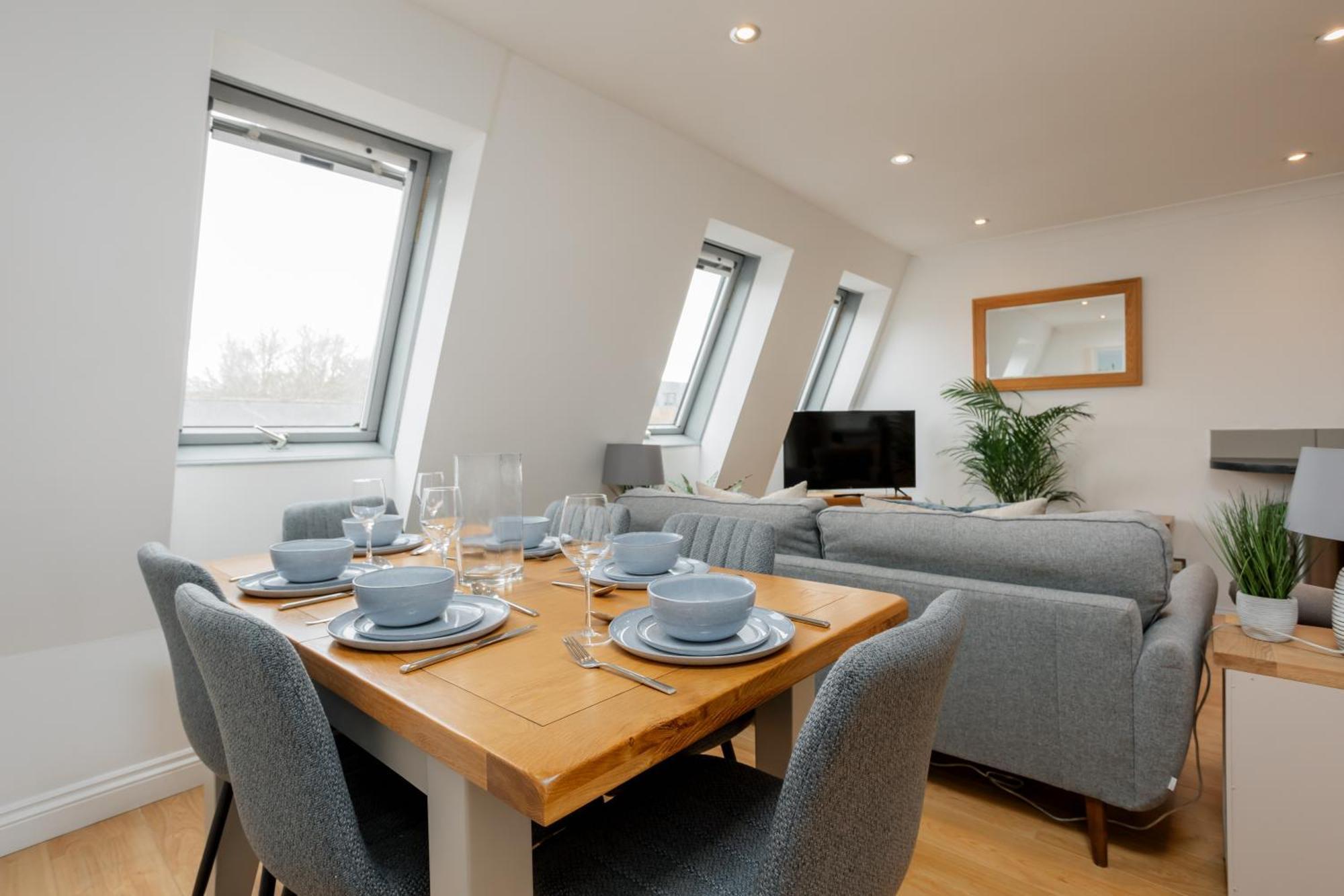 Starhost Residences - Central 3 Bed Apartment At Regents Court, Newbury 纽伯里 外观 照片
