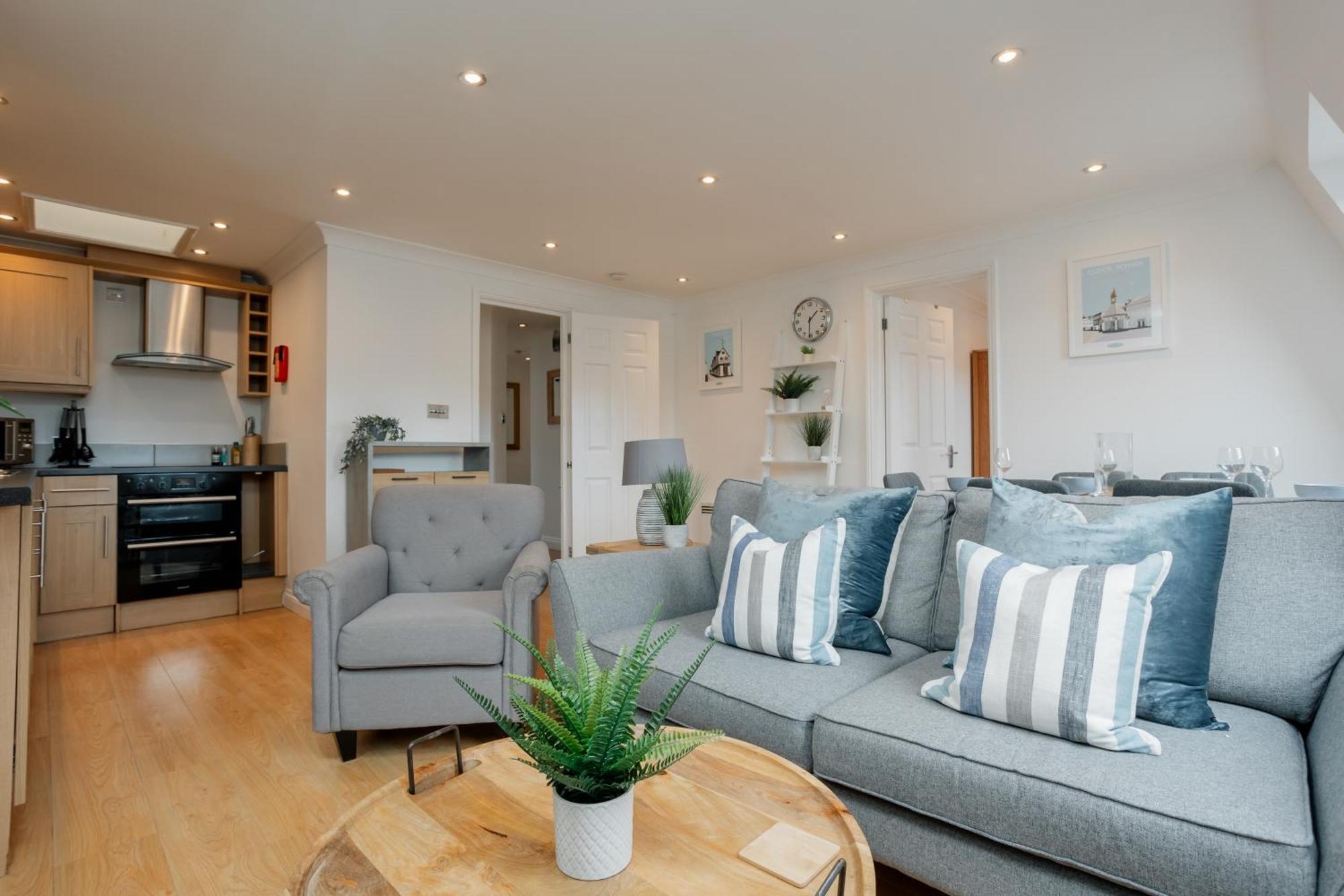 Starhost Residences - Central 3 Bed Apartment At Regents Court, Newbury 纽伯里 外观 照片