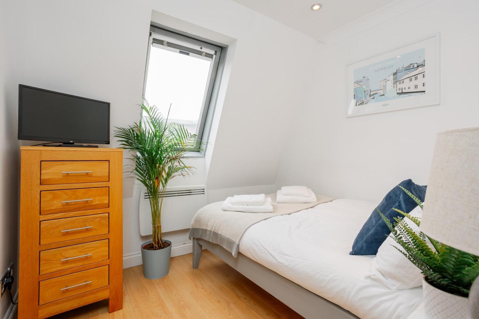Starhost Residences - Central 3 Bed Apartment At Regents Court, Newbury 纽伯里 外观 照片