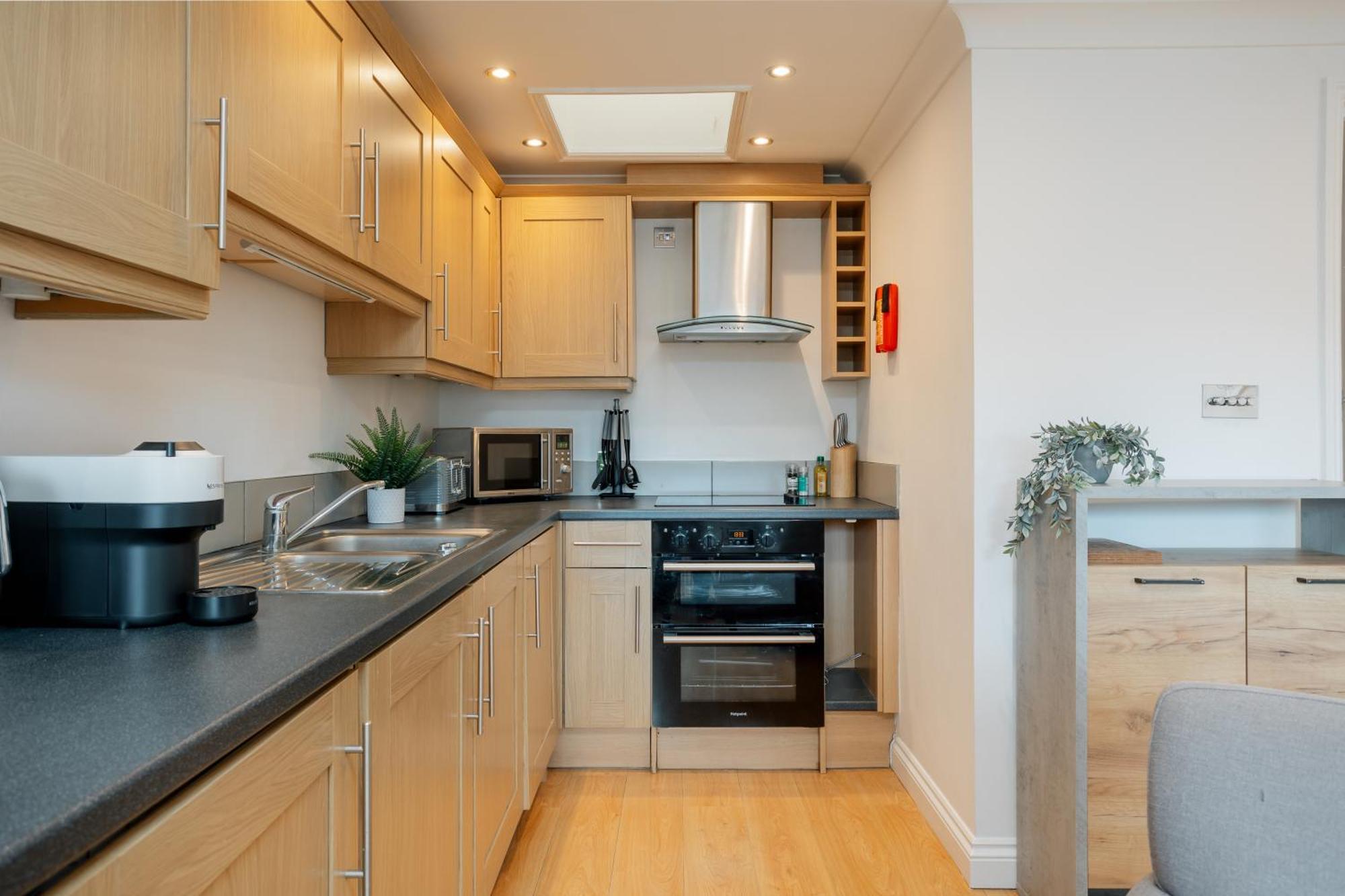 Starhost Residences - Central 3 Bed Apartment At Regents Court, Newbury 纽伯里 外观 照片