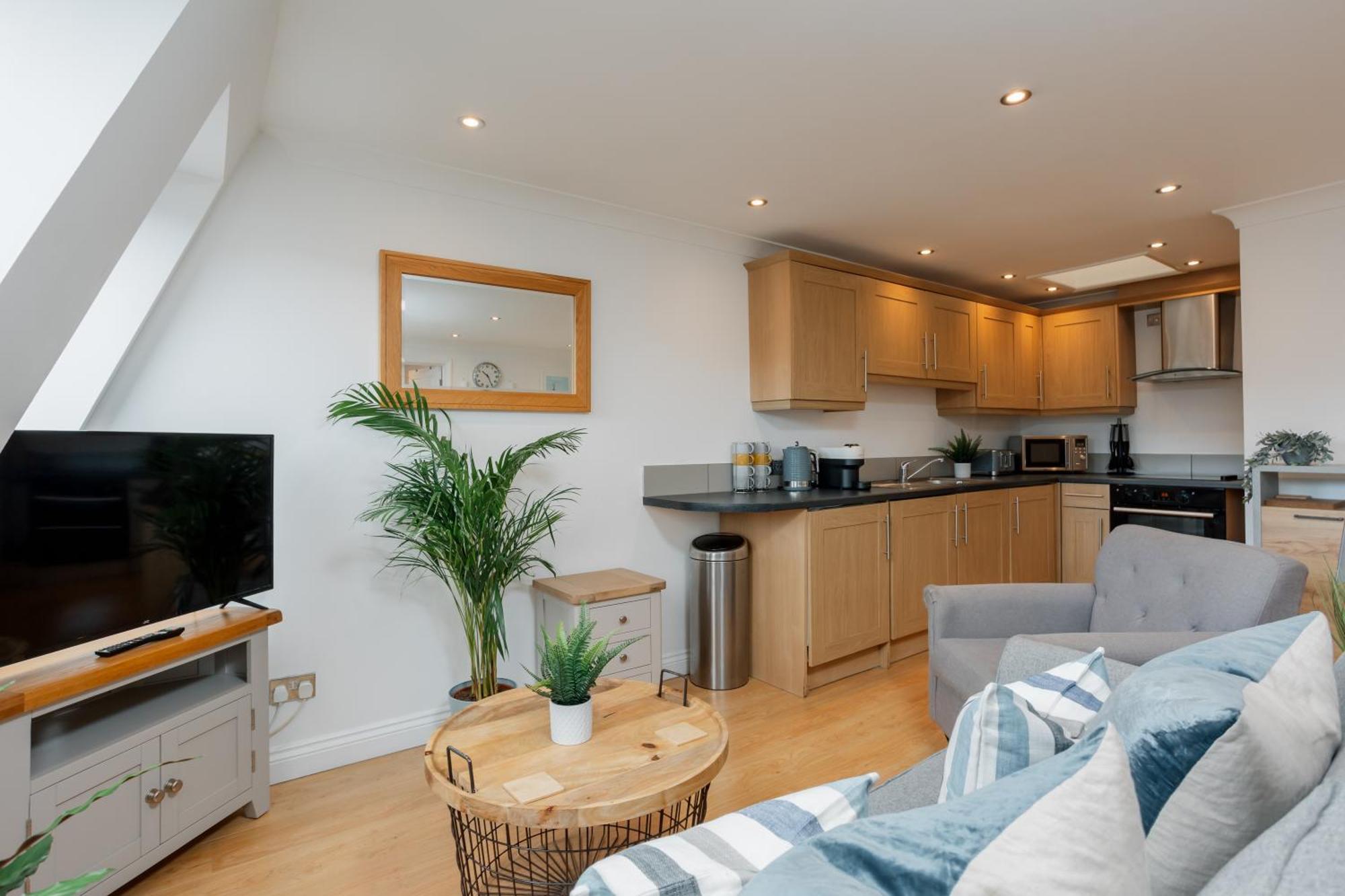 Starhost Residences - Central 3 Bed Apartment At Regents Court, Newbury 纽伯里 外观 照片