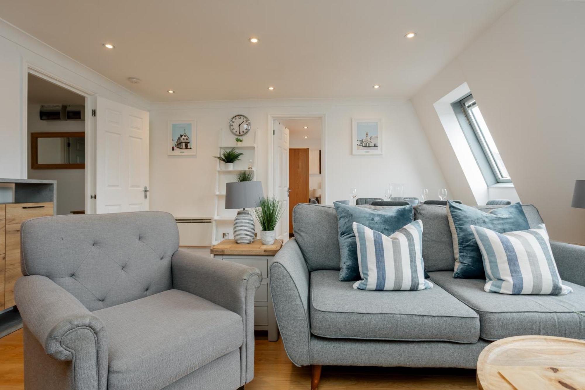 Starhost Residences - Central 3 Bed Apartment At Regents Court, Newbury 纽伯里 外观 照片