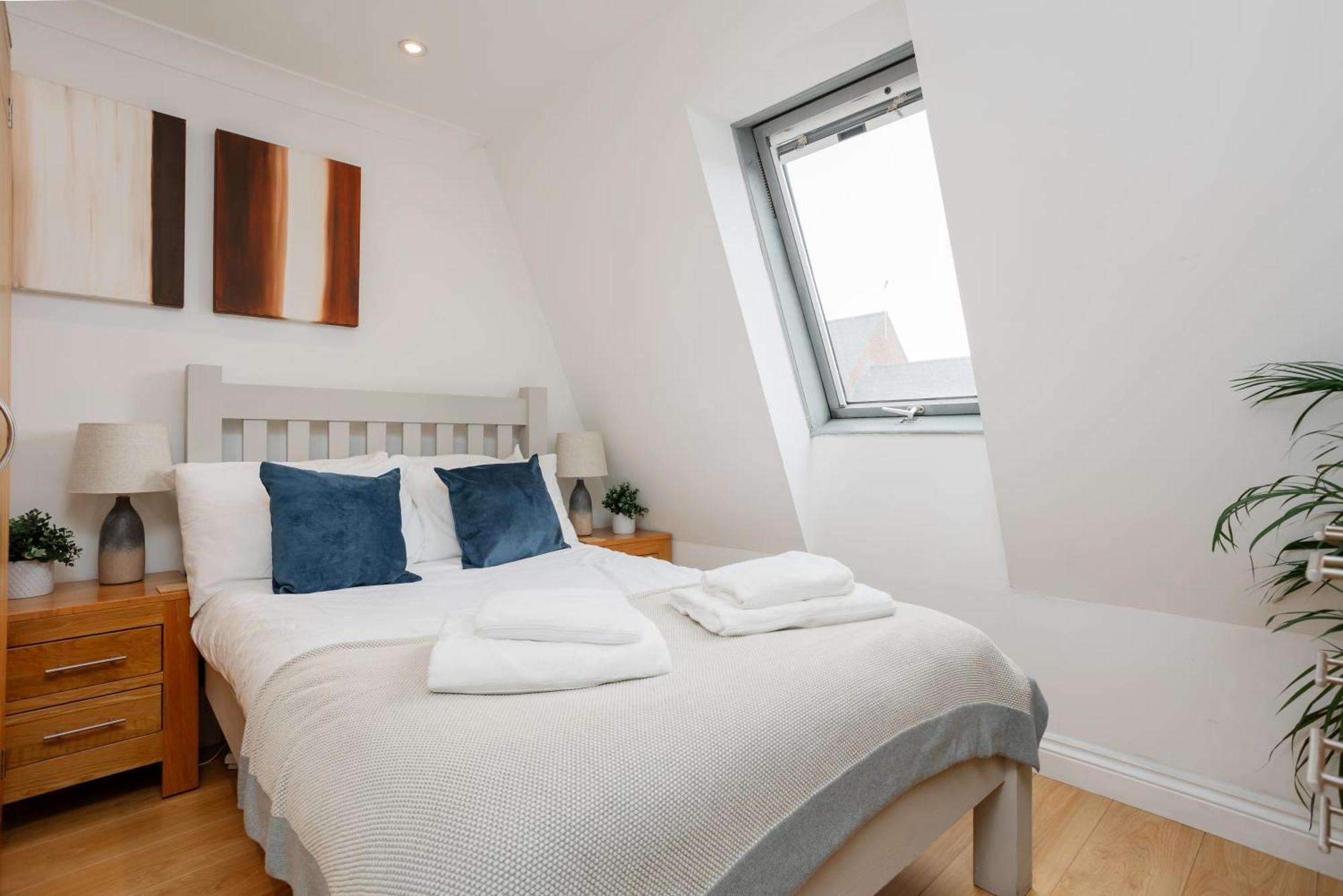 Starhost Residences - Central 3 Bed Apartment At Regents Court, Newbury 纽伯里 外观 照片