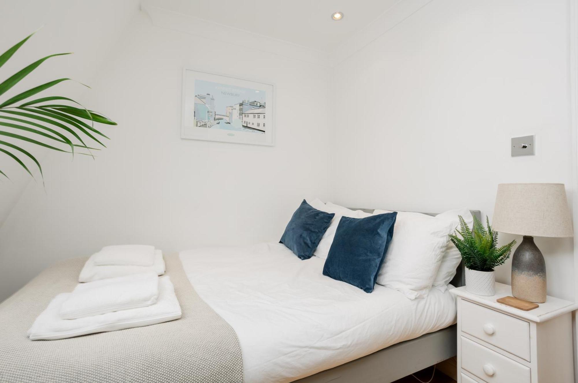 Starhost Residences - Central 3 Bed Apartment At Regents Court, Newbury 纽伯里 外观 照片