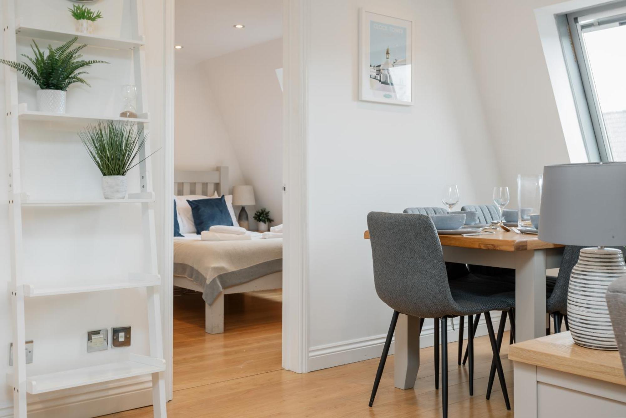 Starhost Residences - Central 3 Bed Apartment At Regents Court, Newbury 纽伯里 外观 照片